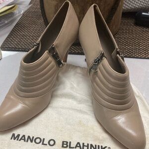2 1/2 inch heels. Manolo Blahnik. Size 38 1/2 European woman shoes